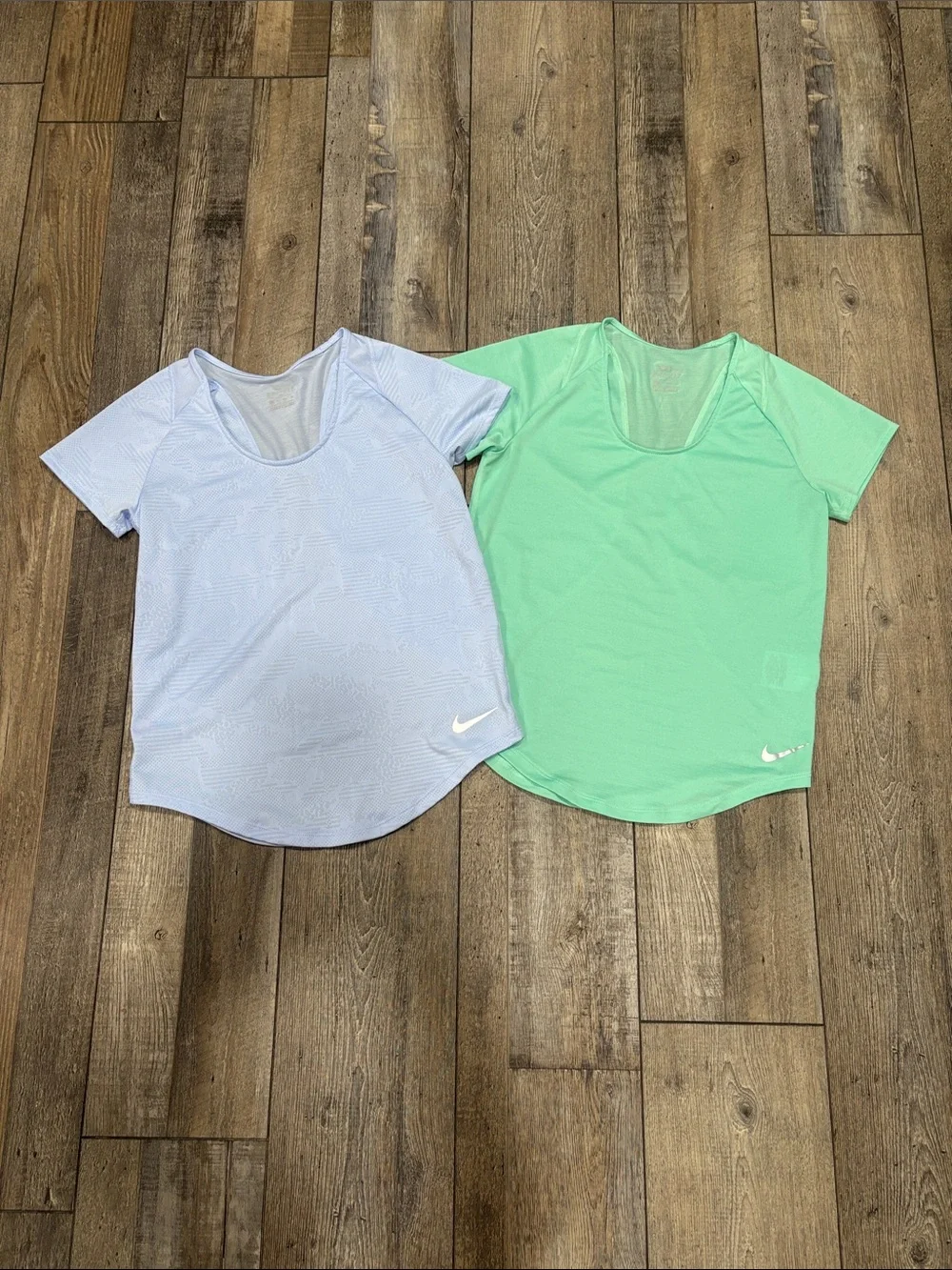 Like New! Nike Short Sleeve Tee Bundle - Super Lightweight
